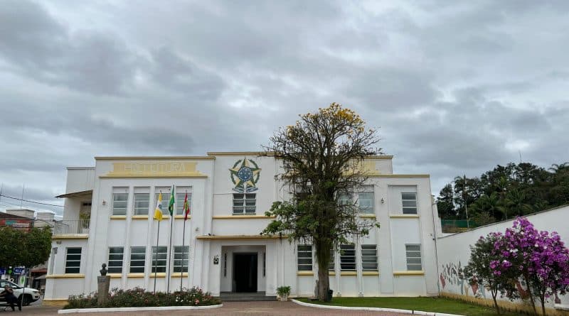 Prefeitura de Gaspar informa funcionamento durante o Dia de Finados.