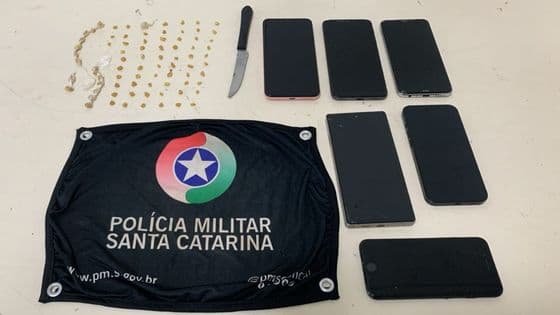 Dois suspeitos são detidos com crack em área conhecida pelo tráfico em Gaspar - Portal da Cidade - Brusque / SC