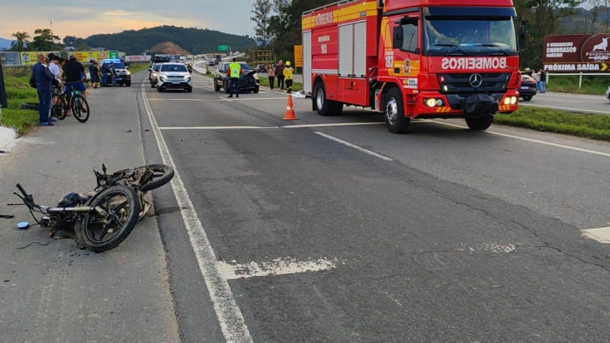 Motociclista de 64 anos morre em acidente na BR-470 em Gaspar