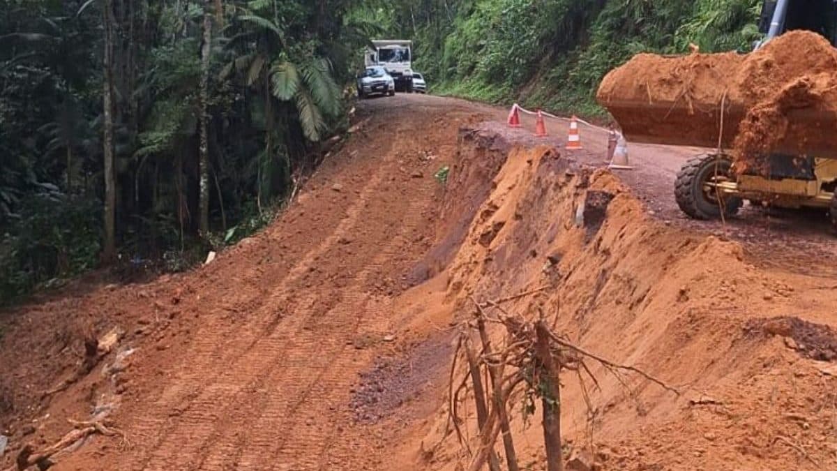 Obras em Gaspar: Estrada para Parque Aquático é Interditada para Prevenção de Deslizamentos